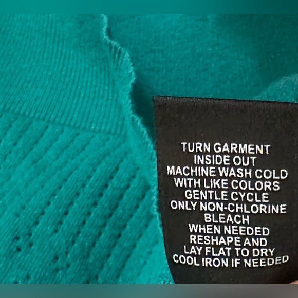 Torrid: Women’s Short Sleeve Knit Top- Size 1 - Picture 6 of 6